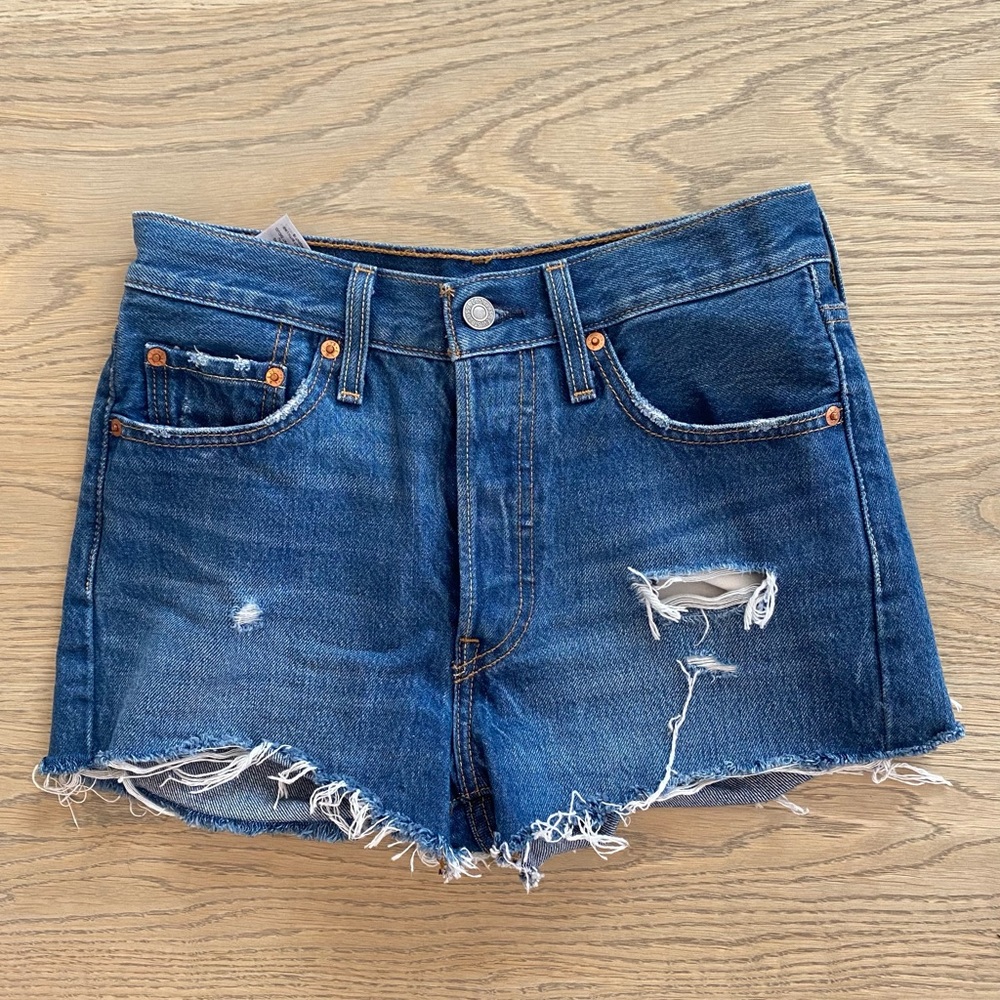 💙Authentic Levi’s 501 denim shorts💙